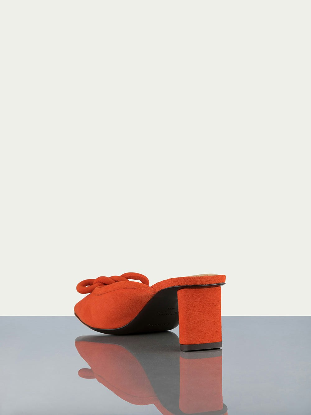 shoe back view alt:fit1
